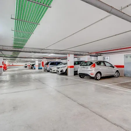 Gina S Sun Terrace דירה